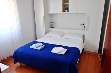 Leiligheter med parkering Starigrad, Paklenica - 25526