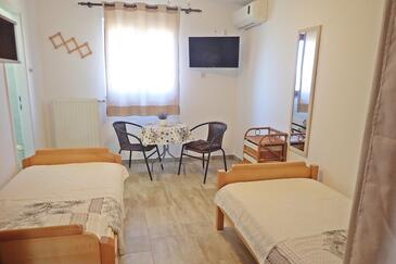 Апартаменти з паркуванням Старіград - Starigrad, Пакленіца - Paklenica - 25527