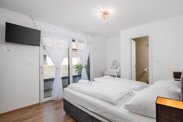 Lägenheter med parkering Vantacici, Krk - 25536