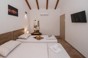 Kamer Pirovac, Sibenik (S-25538-a(
