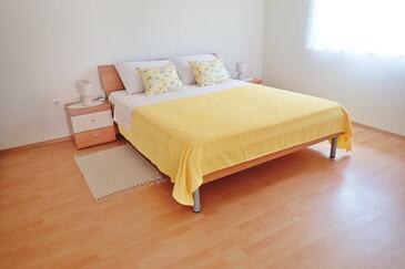 Apartamente cu parcare Starigrad (Paklenica) - 25547