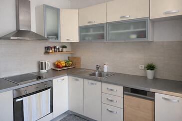 Apartments with parking space Seget Donji, Trogir - 25682