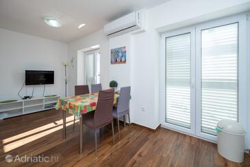Апартаменти з паркуванням Новалья - Novalja, Паг - Pag - 25685