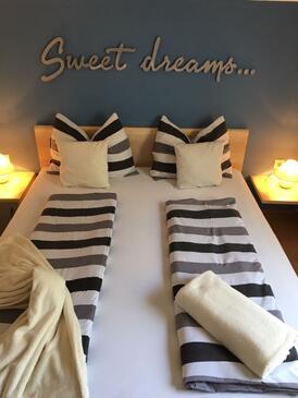 Apartments by the sea Lopar, Rab - 25689