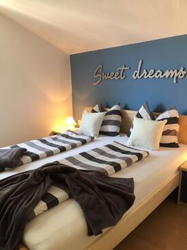 Apartments by the sea Lopar, Rab - 25689