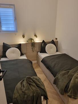 Apartments by the sea Lopar, Rab - 25689