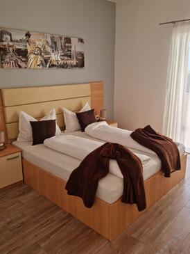 Apartments by the sea Lopar, Rab - 25689