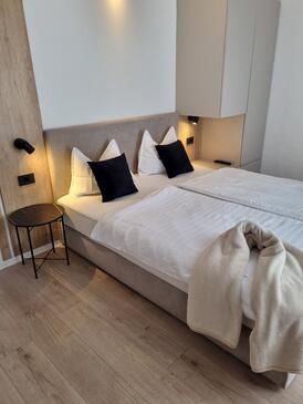 Apartments by the sea Lopar, Rab - 25689