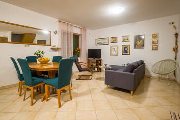 Vakantiehuis met parkeerplaats  Podaspilje, Omis - 25690