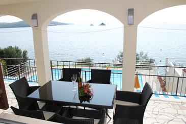 Apartmani uz more s bazenom Seget Vranjica, Trogir - 2571