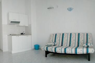 Apartmani uz more s bazenom Seget Vranjica (Trogir) - 2571