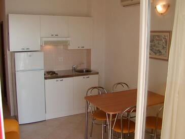 Apartmani uz more s bazenom Seget Vranjica (Trogir) - 2571