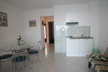 Apartmani uz more s bazenom Seget Vranjica (Trogir) - 2571