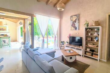Family friendly house with a swimming pool Tinjan, Central Istria - Središnja Istra - 25836