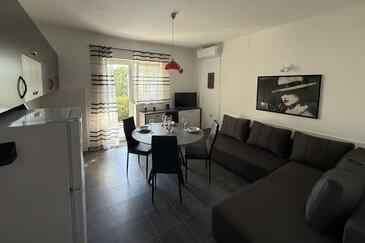 Apartamentos con parking Smokvica Krmpotska, Novi Vinodolski - 25855