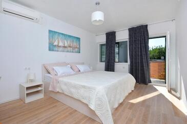 Sommerhus med parkering Hvar - 25860