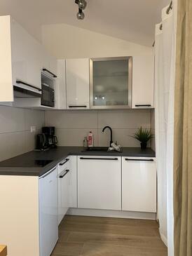 Apartments by the sea Promajna, Makarska - 2592