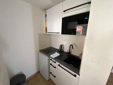 Apartments by the sea Promajna, Makarska - 2592