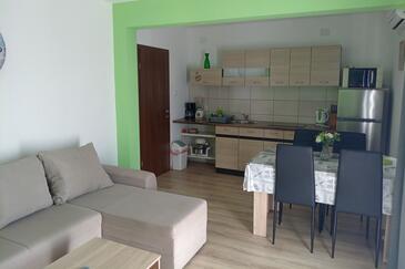 Leiligheter med parkering Senj - 25932