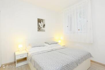 Apartments by the sea Podgora, Makarska - 2594