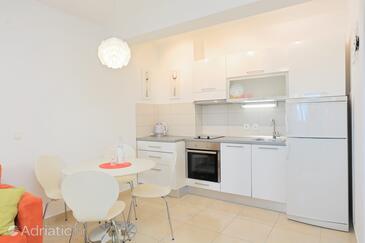 Apartments by the sea Podgora, Makarska - 2594