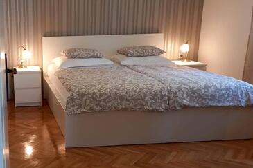 Apartments by the sea Podgora, Makarska - 2594