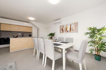 Leiligheter med basseng som passer for familier med barn Vir - Pedinka, Vir - 25977