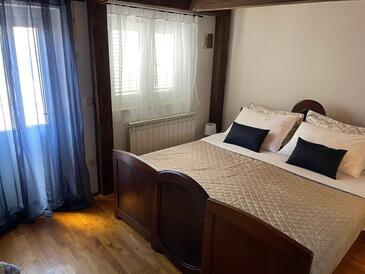 Apartamentos y habitaciones con parking Novi Vinodolski - 25978