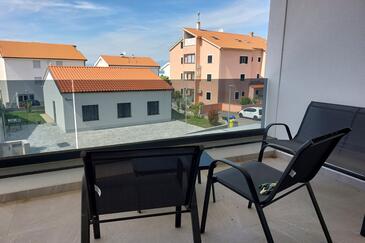 Апартаменты для семьи с бассейном Миловчичи - Milovčići, Крк - Krk - 25984