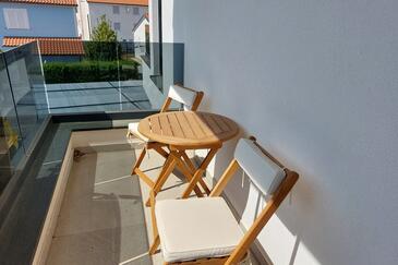Apartmaji z bazenom za družine z otroci Milovčići, Krk - 25984