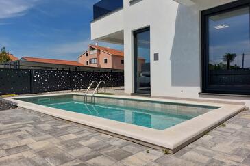 Apartmaji z bazenom za družine z otroci Milovčići, Krk - 25984 Adriatic.hr