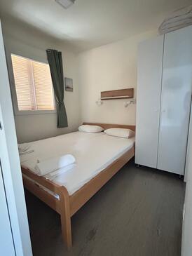 Apartments by the sea Turanj, Biograd - 25988