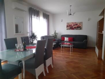 Leiligheter med parkering Kastel Luksic, Kastela - 25989