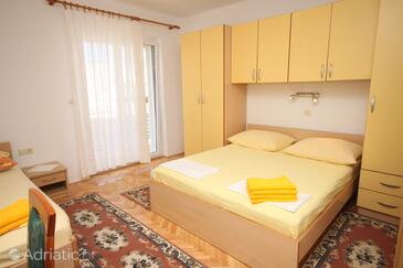 Apartments with parking space Makarska - 2599
