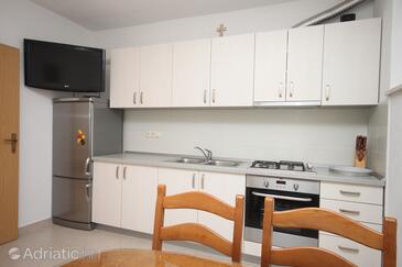 Apartments with parking space Makarska - 2599