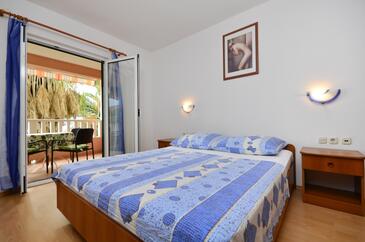 Apartments by the sea Podgora, Makarska - 25999