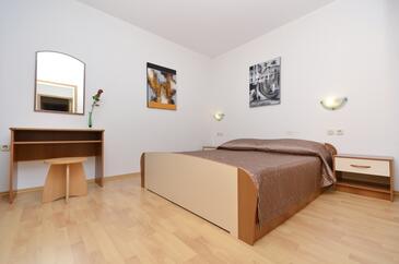 Apartments by the sea Podgora, Makarska - 25999