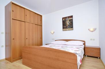 Apartments by the sea Podgora, Makarska - 25999