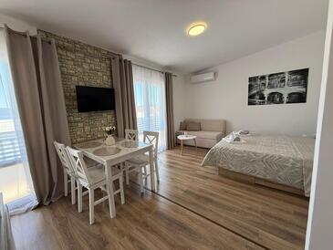 Ferienwohnungen mit Parkplatz Gradac, Makarska - 26020
