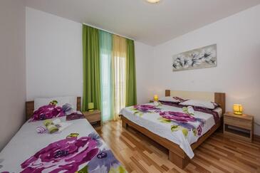 Familiehus med basseng Okrug Gornji, Ciovo - 26023