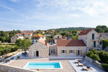 Family friendly house with a swimming pool Škrip, Brač - 26024 Adriatic.hr