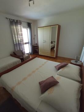 Apartmaji s parkingom Dugi Rat (Omiš) - 26025