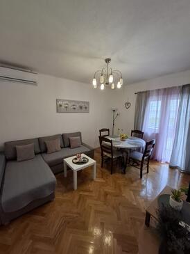 Apartmaji s parkingom Dugi Rat (Omiš) - 26025