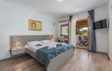 Appartamenti e camere con parcheggio Rovigno - Rovinj - 26035