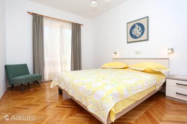 Apartments by the sea Promajna, Makarska - 2605