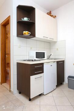 Apartments by the sea Promajna, Makarska - 2605