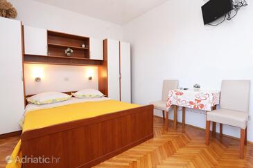 Apartments by the sea Promajna, Makarska - 2605