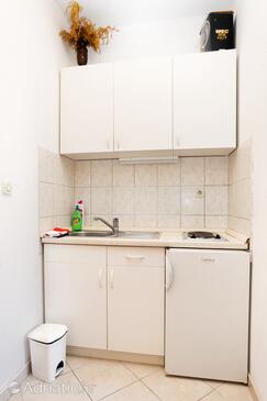 Apartments by the sea Promajna, Makarska - 2605