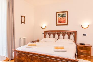 Apartmani uz more s bazenom Medulin - 26051
