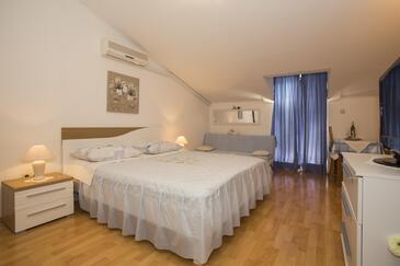 Apartments with parking space Rovinj - 26076